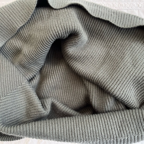 Athleta size S grey knitted v neck sweater in great condition - Picture 2 of 6